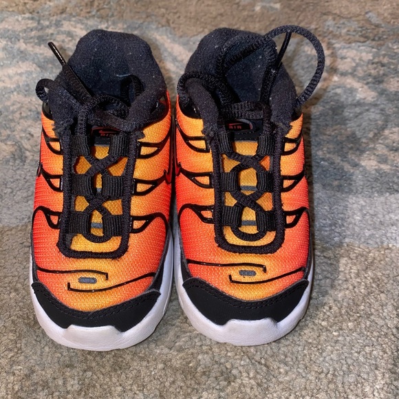 Nike Little Air Max Plus size 5 - Picture 2 of 4